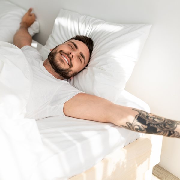 Το 'λιώσιμο' στο κρεβάτι κάνει καλό, λέει η επιστήμη