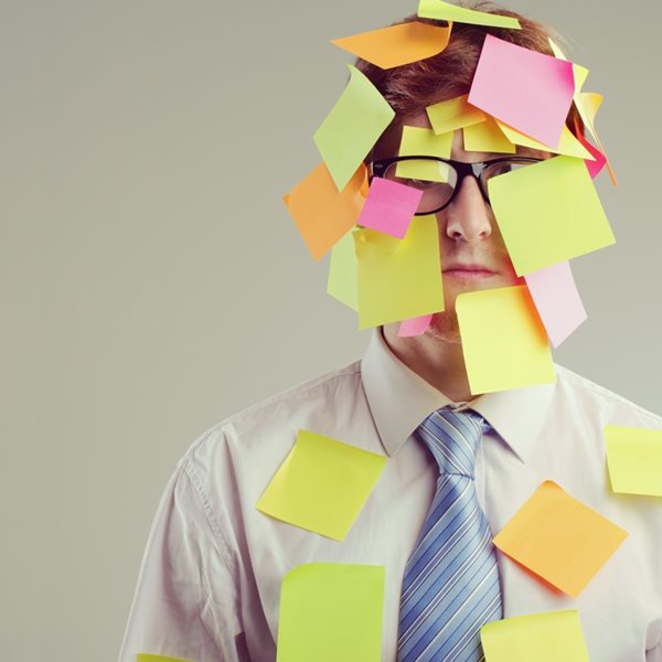 6 κόλπα για να βελτιώσεις τη μνήμη σου αν έχεις πατήσει τα 30