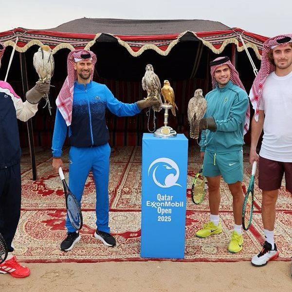 Djokovic, Tσιτσιπάς, Alcaraz και Dimitrov έπαιξαν τένις πάνω σε καμήλες στη Ντόχα και δεν κάνουμε πλάκα (video)