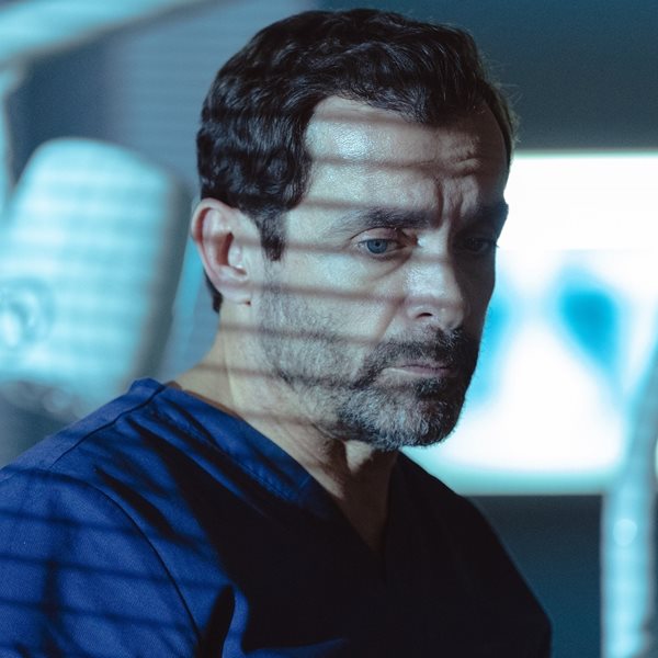 Βρήκαμε το τραγούδι που έπαιξε στον 'Γιατρό' του Alpha και ψάχνουν όλοι