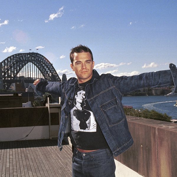 Better Man: Πρώτες εικόνες της ταινίας για τη ζωή του Robbie Williams