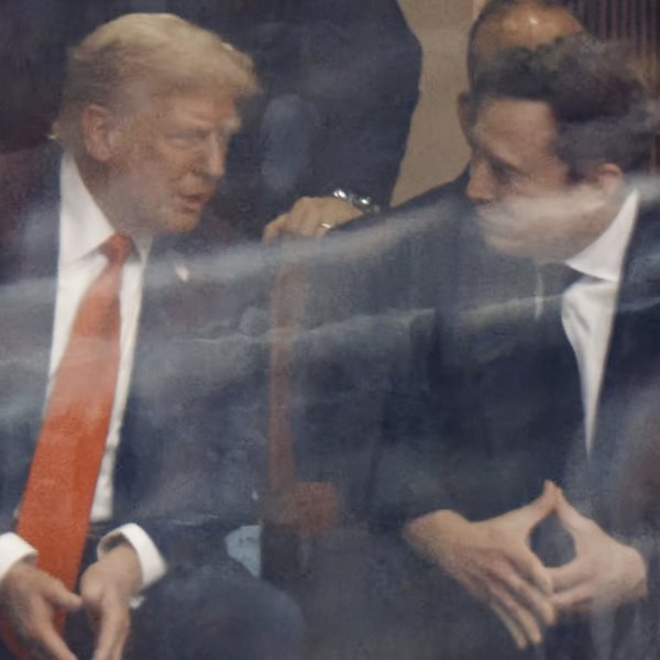 Donald Trump και Elon Musk ξανά μαζί: Το στιγμιότυπο που σχολιάζουν όλοι (video)