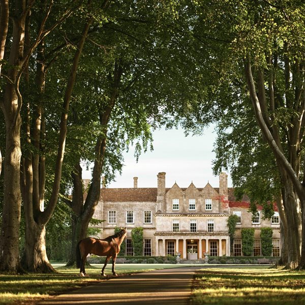 Η Emblems Collection καταφθάνει στο Ηνωμένο Βασίλειο με το Luckham Park Hotel & Spa