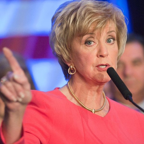 Μια φορά κι έναν καιρό, η υπουργός Παιδείας του Trump Linda McMahon έπαιζε ξύλο σε αγώνες του WWE (video)