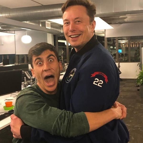 Από το YouTube και την αγκαλιά στον Elon Musk, πώς βρέθηκε ο Φειδίας Παναγιώτου στην Ευρωβουλή