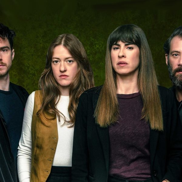 'Μαύροι Πίνακες', η σειρά που έγινε viral μέσα σε ένα βράδυ