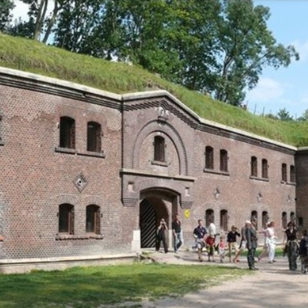 Για κάποιο λόγο, ο κόσμος κάνει σεξ σε αυτό το πολωνικό μουσείο