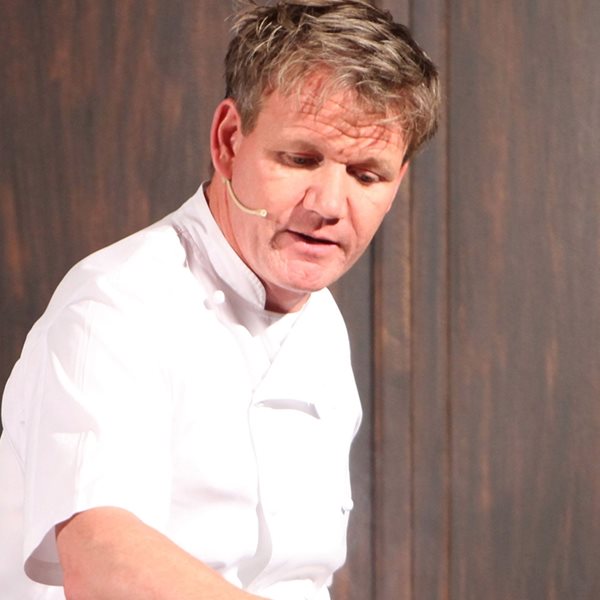 Για τον Gordon Ramsay το να είσαι μπαμπάς 6 παιδιών είναι σα να διευθύνεις εστιατόριο χωρίς να πηγαίνει κανείς σπίτι
