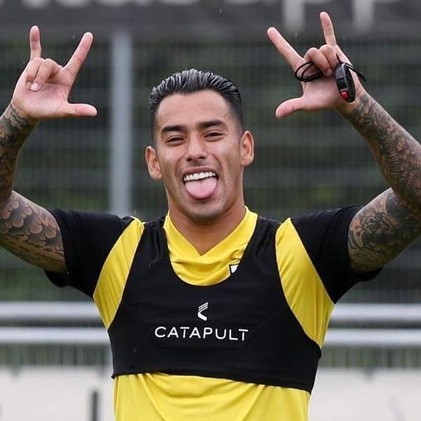 Ο Sergio Araujo κυκλοφόρησε τη δική του συλλογή ρούχων