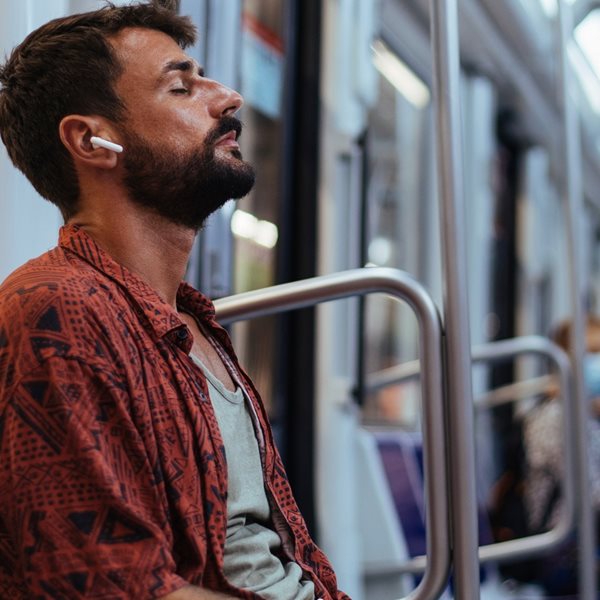 Μουσική στα αυτιά για υγιή εγκέφαλο, προτείνει η επιστήμη