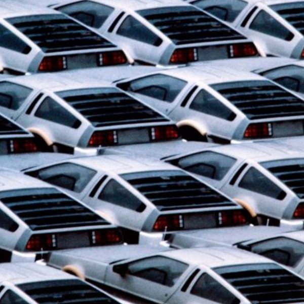 Η DeLorean επαναφέρει τη θρυλική DMC-12