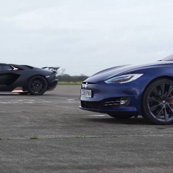 Tesla Model S εναντίον Lamborghini Aventador S
