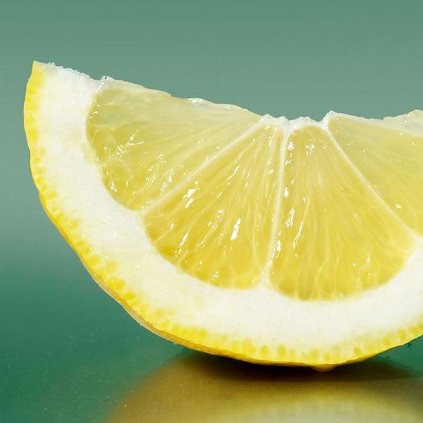 Ένα λεμόνι είναι το μόνο που χρειάζεσαι για να αναβαθμίσεις τη σχάρα σου