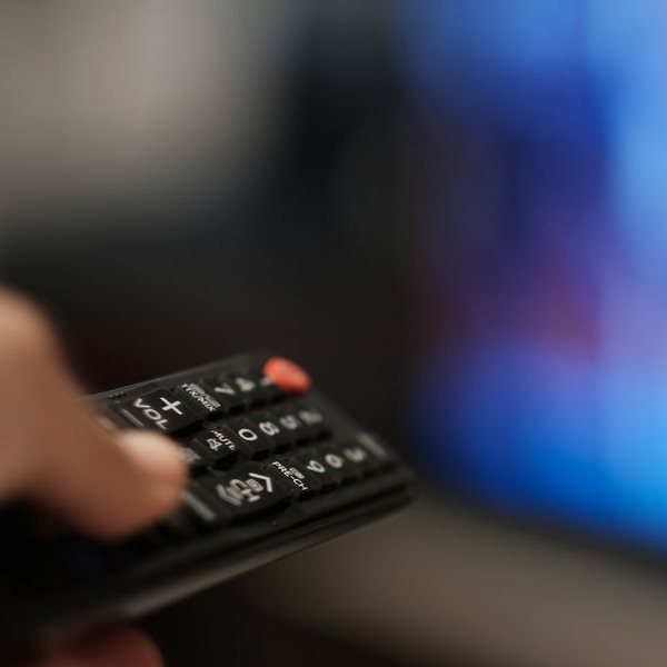 Χαζεύοντας στο TikTok από την τηλεόρασή σου