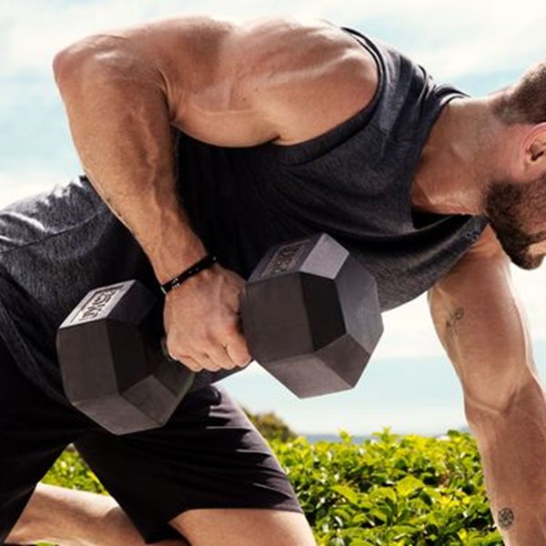 Ο Chris Hemsworth έχει ένα σιρκουί ασκήσεων για θηριώδεις μύες