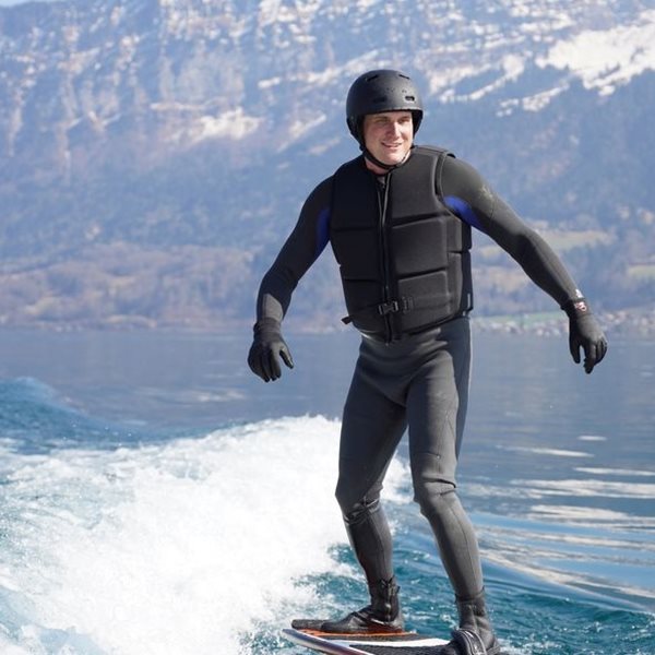 Ηλεκτρική σανίδα για να σκίζεις τα κύματα, αυτή η τάση