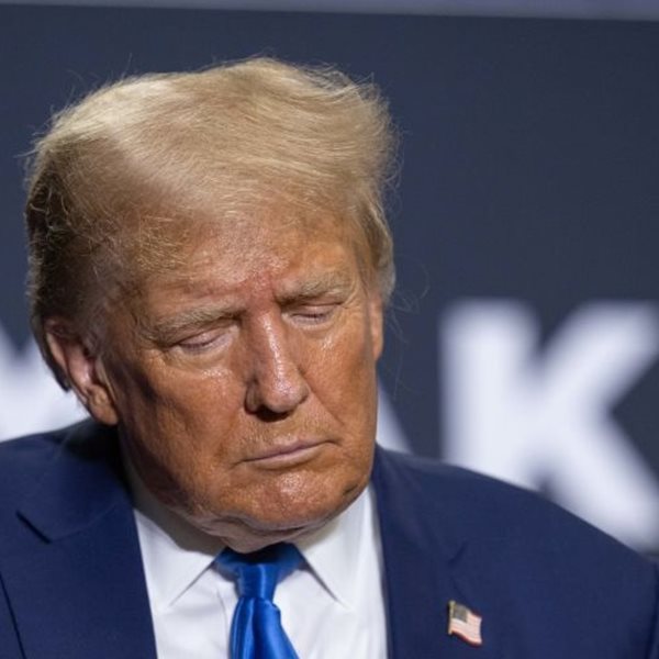 Σε άλλα νέα, ο Donald Trump νομίζει πως είναι ένας άλλος Nelson Mandela