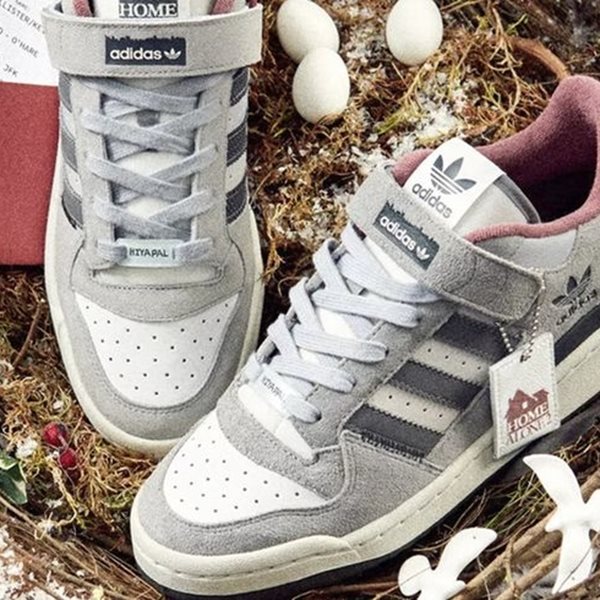 Βρήκαμε τα πιο χριστουγεννιάτικα sneakers εκεί έξω