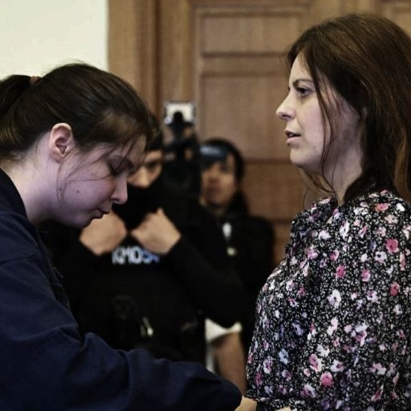 Η ιστορία της Ιταλίδας αντιφασίστριας Ilaria Salis που δικάζεται αλυσοδεμένη στην Ουγγαρία
