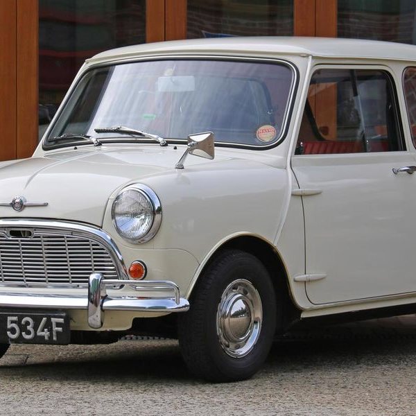 Ένα ολοκαίνουργιο Mini Cooper του '68 βγαίνει στο σφυρί