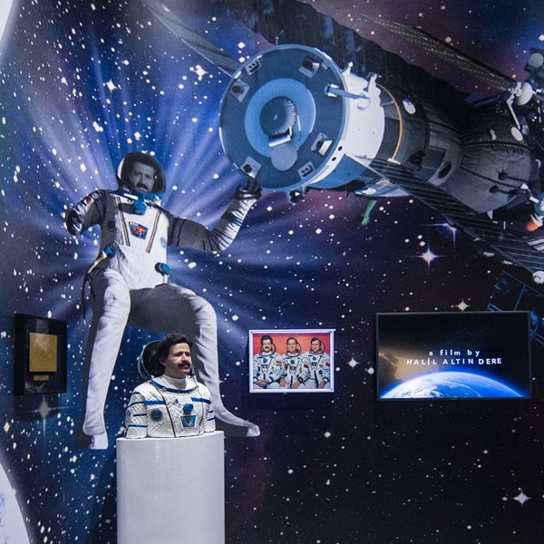 Στη φετινή Biennale της Βενετίας είναι λες και είσαι μέσα στο Instagram