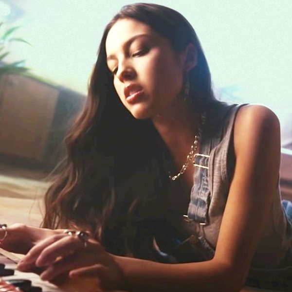 Η ιστορία του Drivers License, του νο.1 τραγουδιού του κόσμου αυτή τη στιγμή