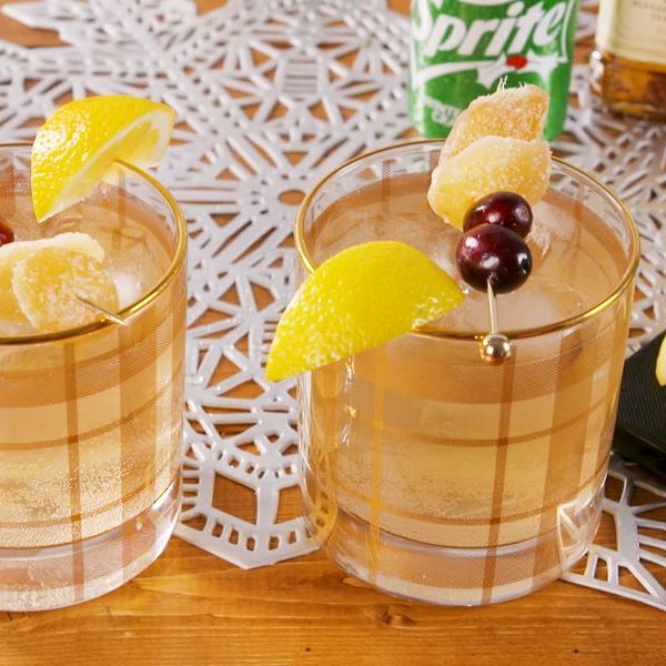 Πίνουμε το γιορτινό Honey & Spice cocktail