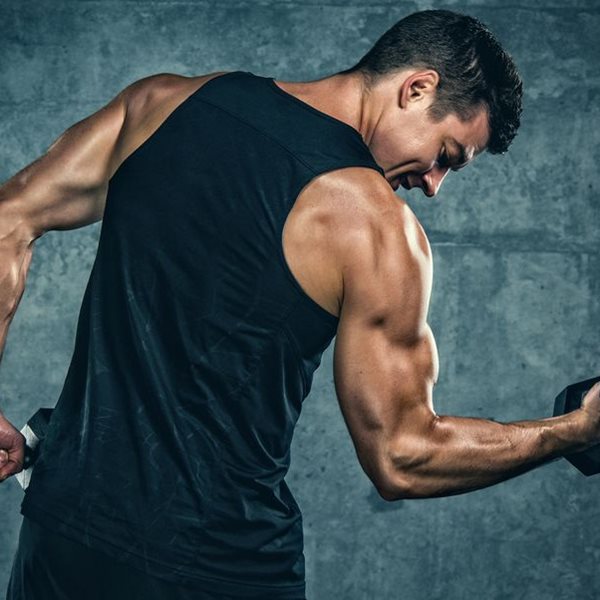 Χτίζοντας δύναμη και μύες με βαράκια