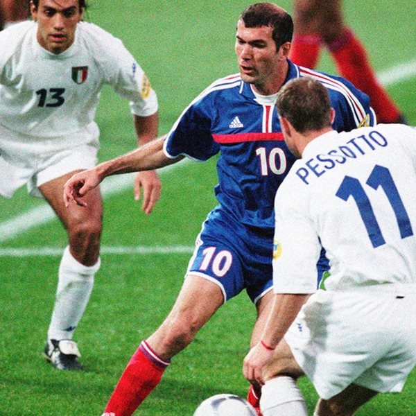 Όλες οι στιγμές που έκαναν το Euro 2000 το καλύτερο τουρνουά στην ιστορία