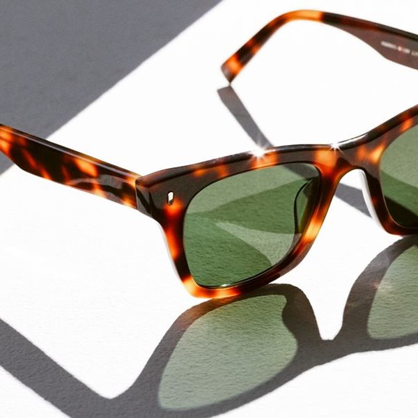 Το ζευγάρι γυαλιών ηλίου που δείχνει ωραίο σε όλους