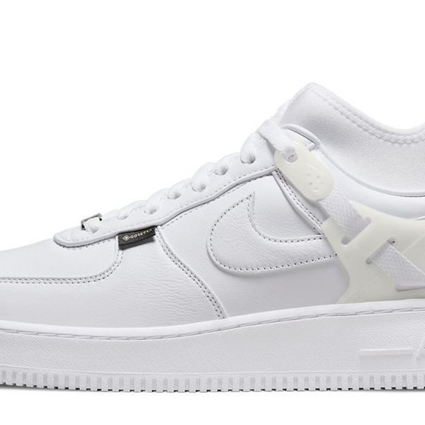 Λευκά sneakers, η επανάσταση