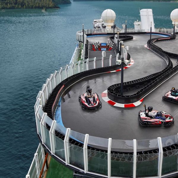 Στη Νορβηγία έβαλαν μία πίστα καρτ μέσα σε ένα κρουαζιερόπλοιο