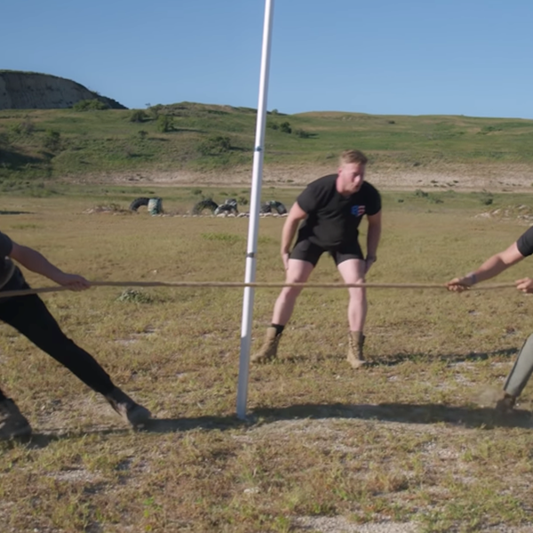 Ολυμπιονίκης εναντίον Πεζοναύτη σε fitness battle