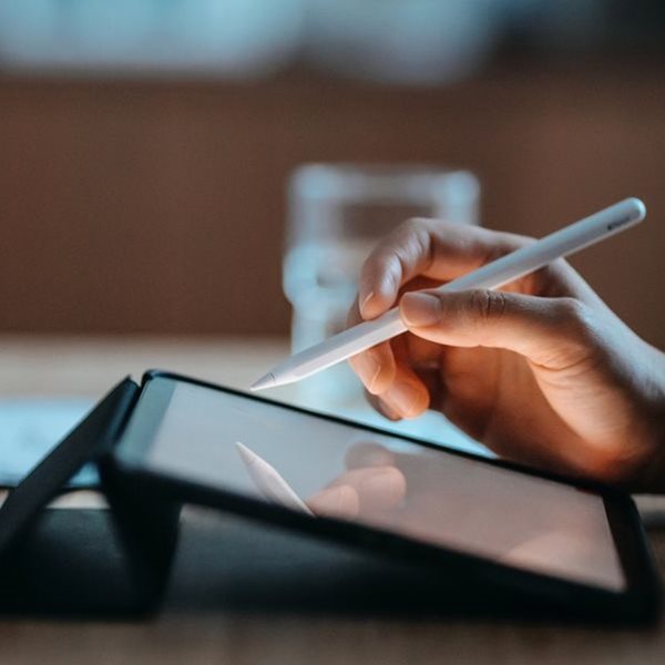 Ένας πρώην πράκτορα της CIA ξέρει πως θα εντυπωσιάσεις τους συναδέλφους σου