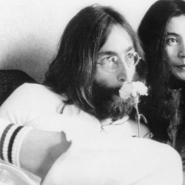 Όταν ο John Lennon γνώρισε τη Yoko Ono