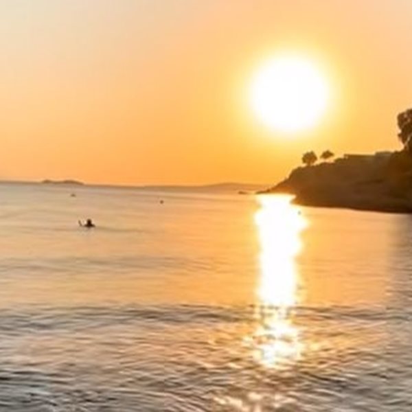 Δείτε την τέλεια παραλία με άμμο στην Αττική