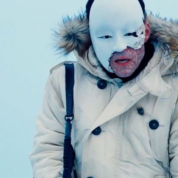 H πραγματική σημασία της μάσκας του Safin στο No Time To Die