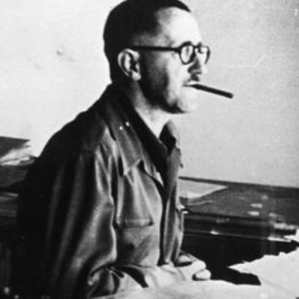 O Bertolt Brecht και η απολυτότητα της ανθρώπινης βλακείας