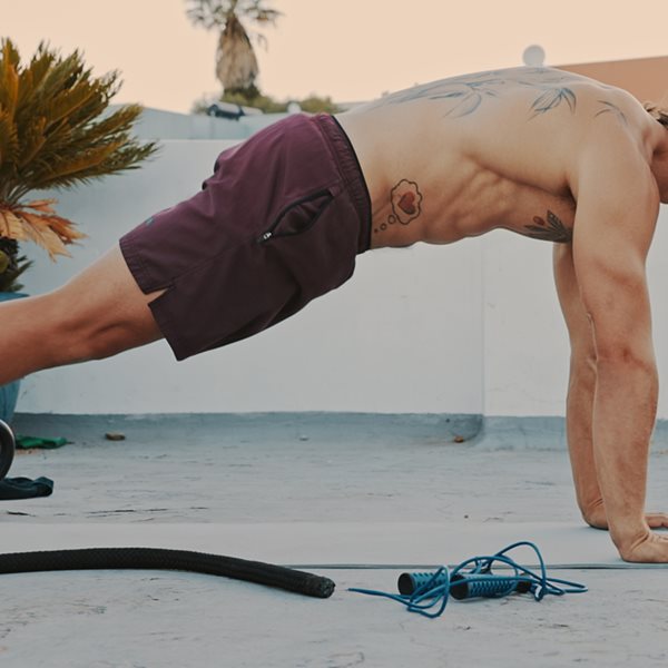 Η άσκηση που κρατά το σώμα νέο