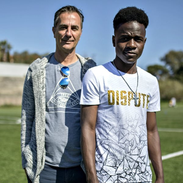 Cosmos FC: H ομάδα από τη Λέσβο που συντρίβει τον ρατσισμό