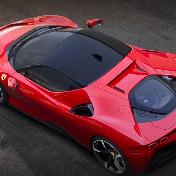 Η εξωφρενική Ferrari SF90 Stradale του Κώστα Μανωλά