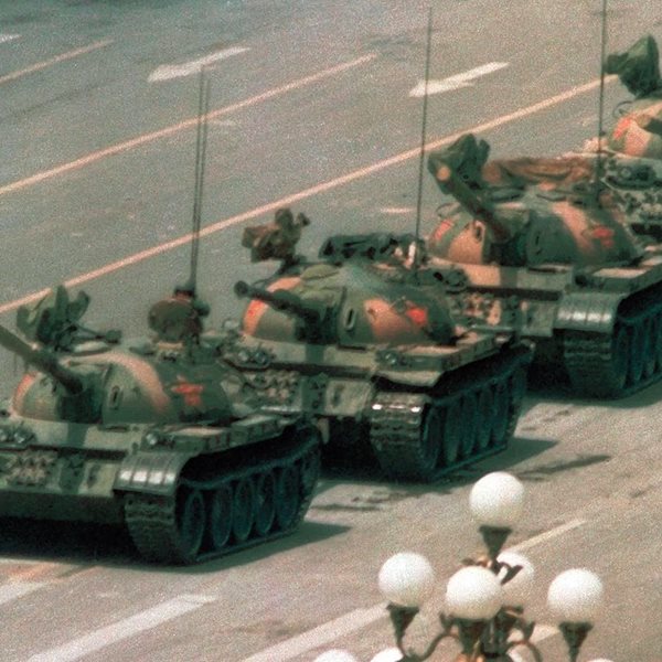 H ιστορία πίσω από την εμβληματική φωτογραφία του Tank Man