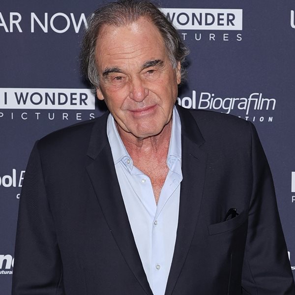 O Oliver Stone έχει κάτι να πει για τον Ryan Gosling