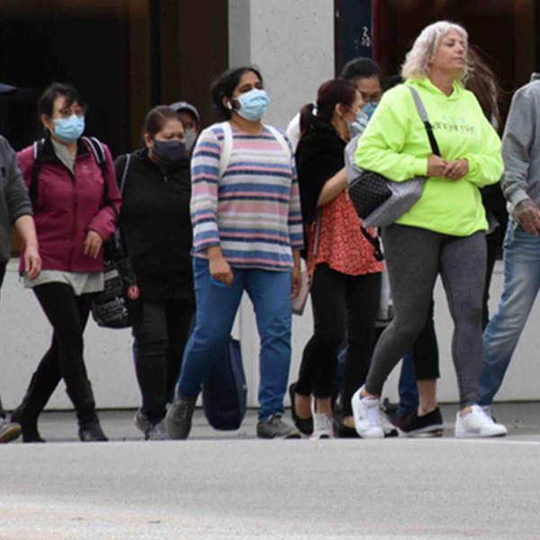 Κορονοϊός: Ανέβηκαν στα 21.121 τα νέα κρούσματα