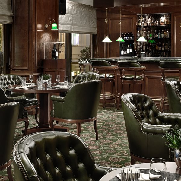 Η μητροπολιτική γοητεία του Explorer’s Bar Bistro