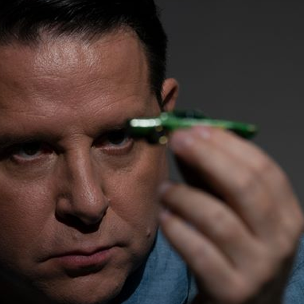 Ο Δημήτρης Μυλωνάς θεωρεί ότι το θέατρο έβγαλε τα μάτια του, σαν άλλος Οιδίποδας