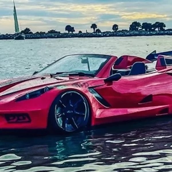 Πλωτή Chevrolet Corvette, έγινε κι αυτό