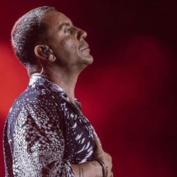 Ο Γιώργος Μαζωνάκης μπήκε στο μετρό και όλοι τα έχασαν