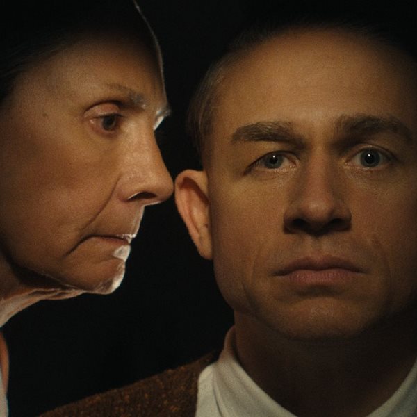 Η ακραία προετοιμασία του Charlie Hunnam για να γίνει ο Εντ Γκιν στο Monster του Netflix