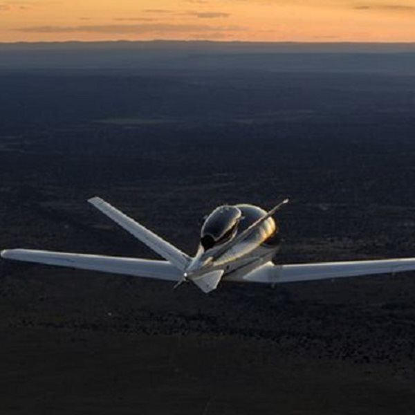 Το ιδιωτικό τζετ που μπορεί να προσγειωθεί μόνο του